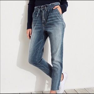 Hollister Ultra High-Rise Paper Bag Mom Jean